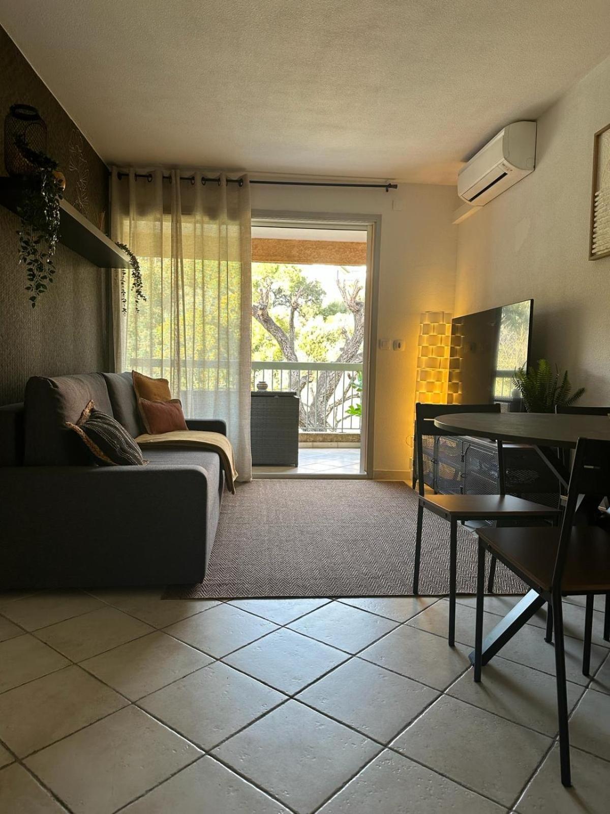 Appartement Residence Santa Barbara Avec Piscine Et A 750M De La Plage Cavalaire-sur-Mer Buitenkant foto