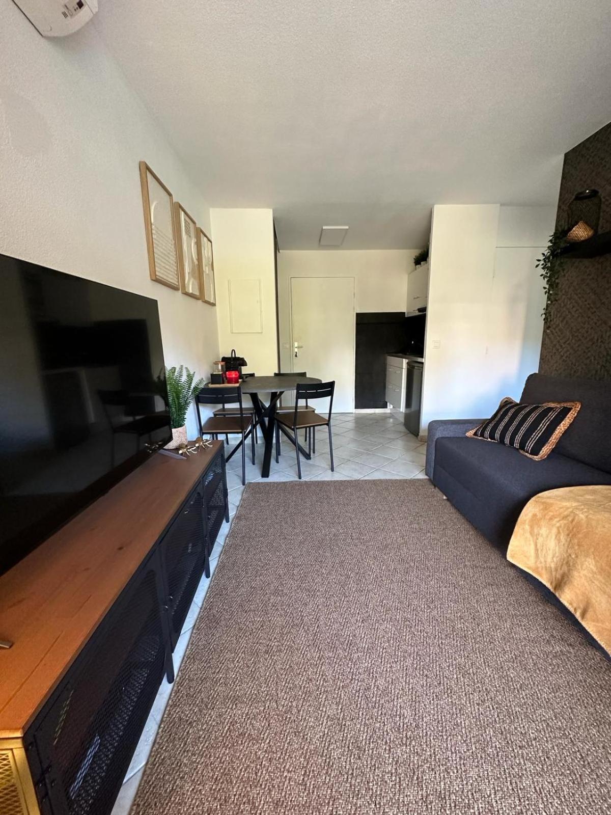 Appartement Residence Santa Barbara Avec Piscine Et A 750M De La Plage Cavalaire-sur-Mer Buitenkant foto