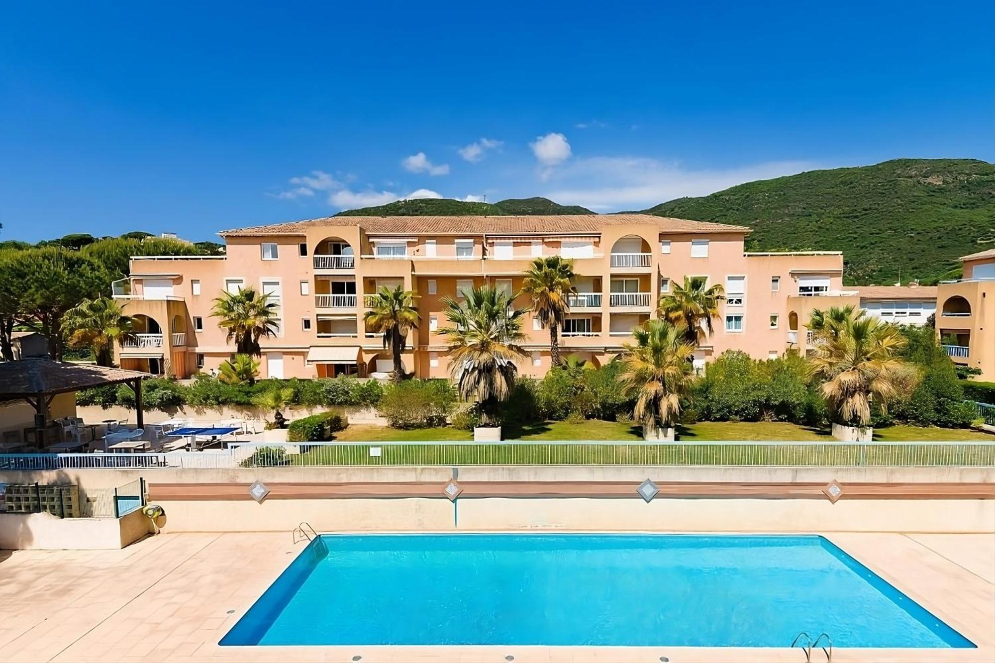 Appartement Residence Santa Barbara Avec Piscine Et A 750M De La Plage Cavalaire-sur-Mer Buitenkant foto