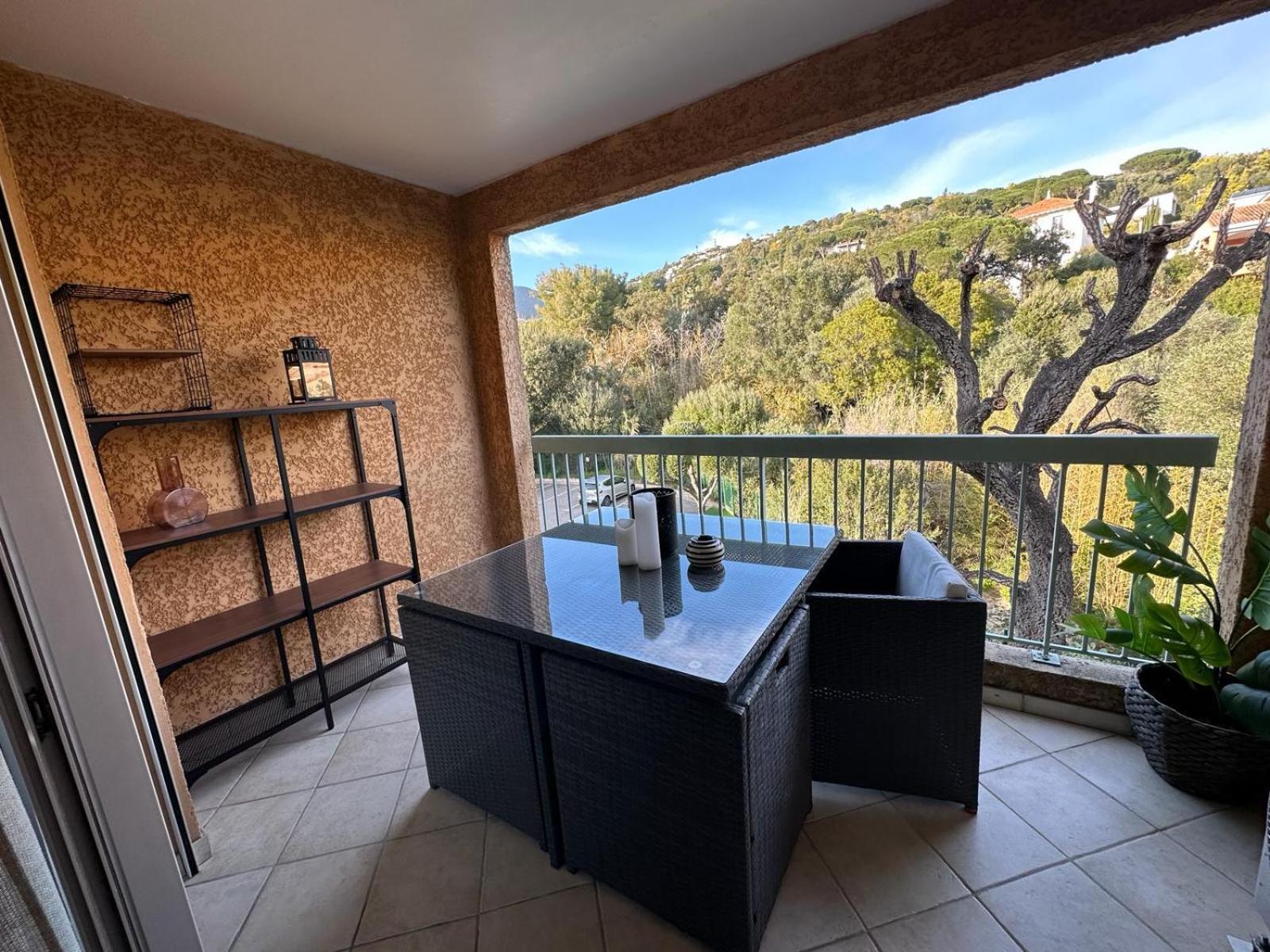 Appartement Residence Santa Barbara Avec Piscine Et A 750M De La Plage Cavalaire-sur-Mer Buitenkant foto